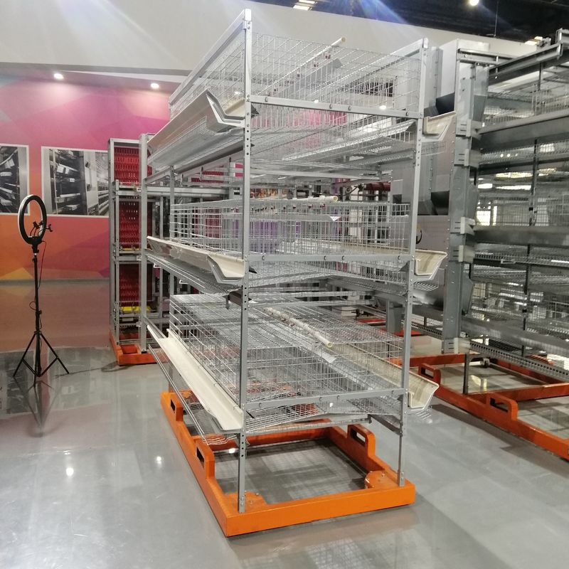 Schicht-Geflügelfarm-Ausrüstungen U formen Reihen-Batterie-Hühnerkäfig-System des Spant-3 für das Legen von Ei-Bauernhöfen