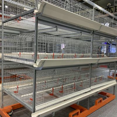 Schicht-Geflügelfarm-Ausrüstungen U formen Reihen-Batterie-Hühnerkäfig-System des Spant-3 für das Legen von Ei-Bauernhöfen
